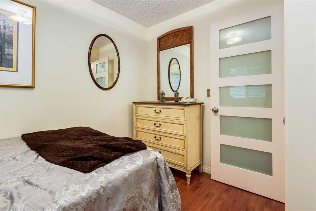21 Midridge Green Se, Calgary, AB - Indoor Photo Showing Bedroom