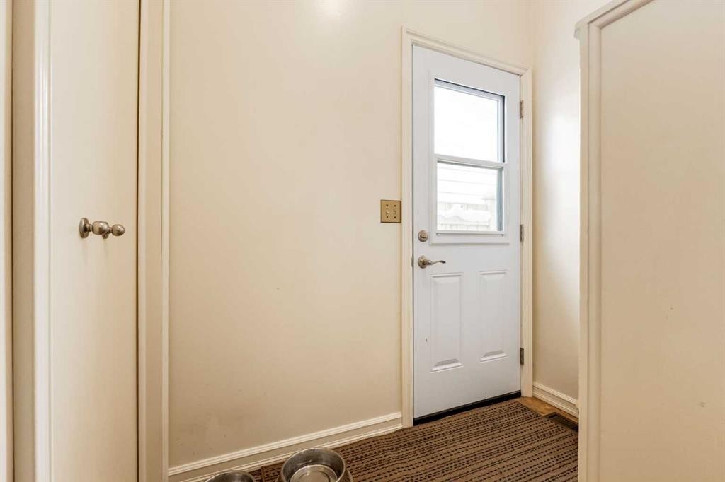 21 Midridge Green Se, Calgary, AB - Indoor Photo Showing Other Room