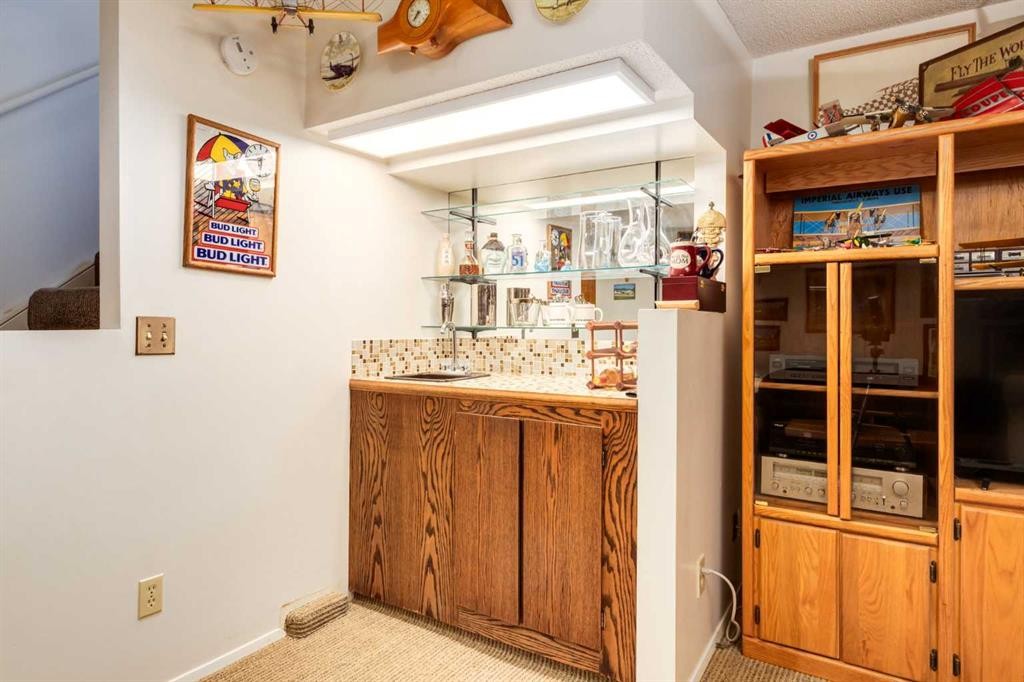 21 Midridge Green Se, Calgary, AB - Indoor Photo Showing Other Room