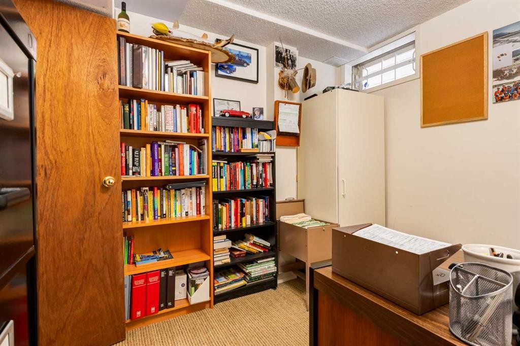 21 Midridge Green Se, Calgary, AB - Indoor Photo Showing Office
