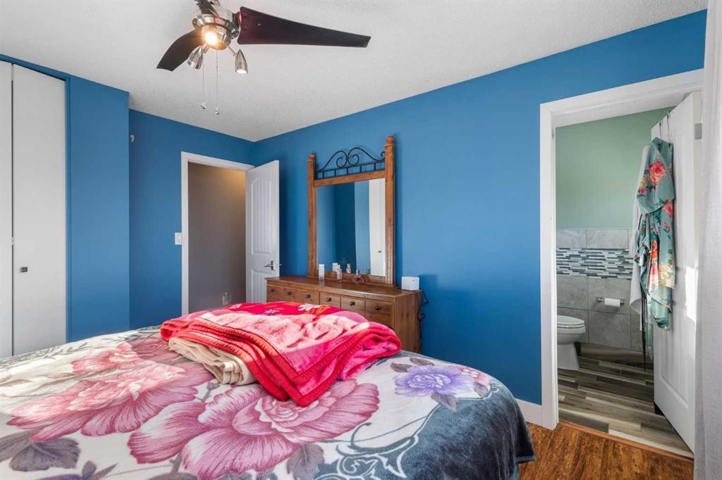 380 Maddock Crescent Ne, Calgary, AB - Indoor Photo Showing Bedroom