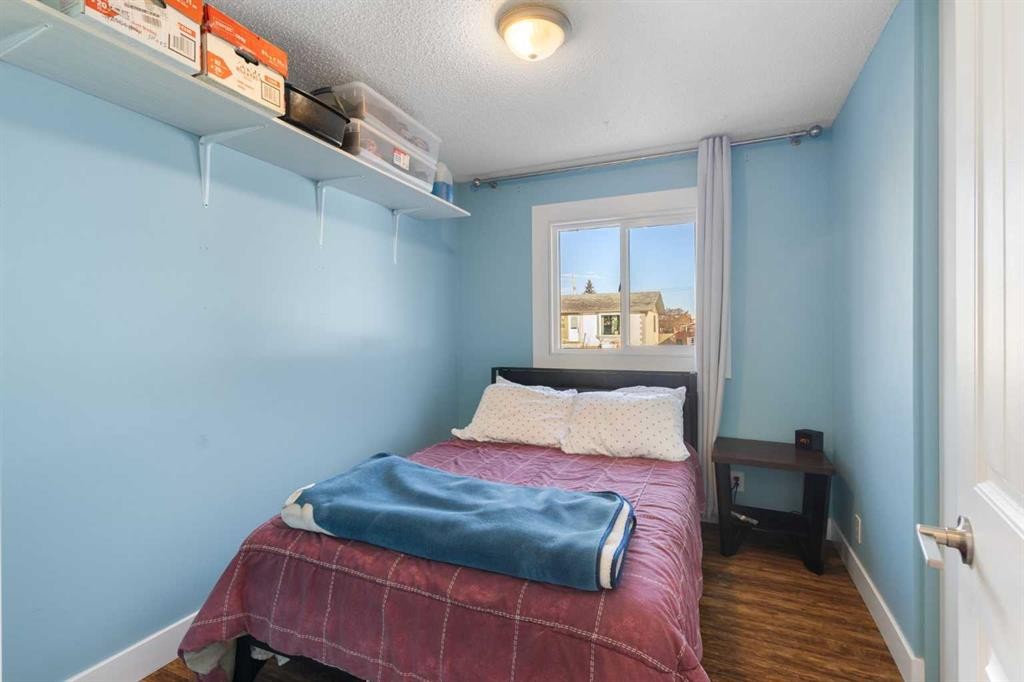 380 Maddock Crescent Ne, Calgary, AB - Indoor Photo Showing Bedroom