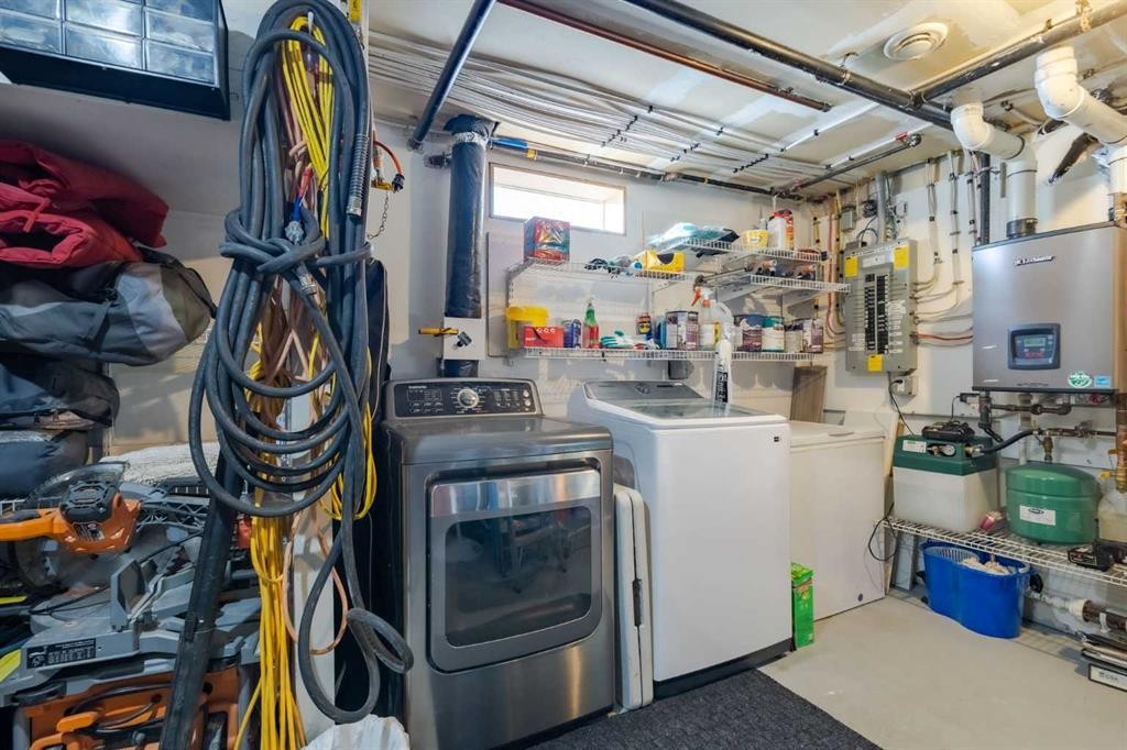 380 Maddock Crescent Ne, Calgary, AB - Indoor Photo Showing Laundry Room