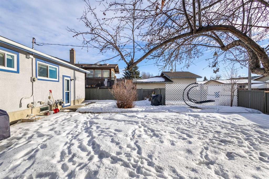 380 Maddock Crescent Ne, Calgary, AB - Outdoor