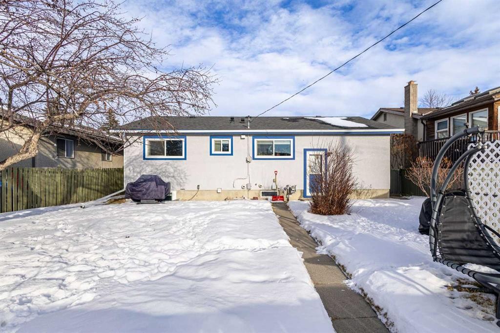 380 Maddock Crescent Ne, Calgary, AB - Outdoor