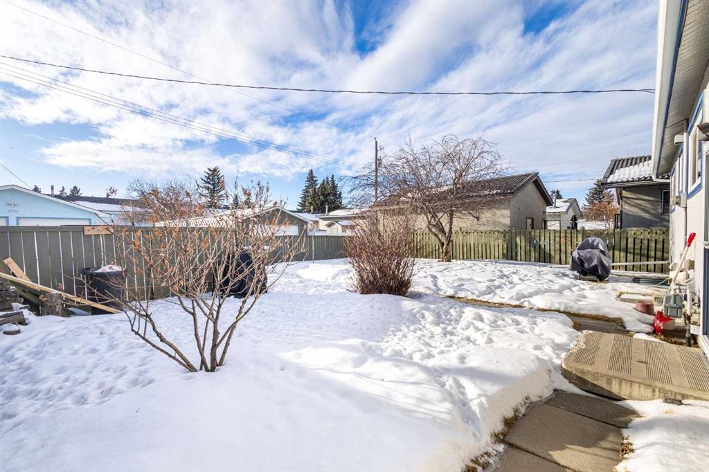 380 Maddock Crescent Ne, Calgary, AB - Outdoor