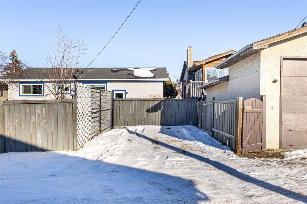 380 Maddock Crescent Ne, Calgary, AB - Outdoor