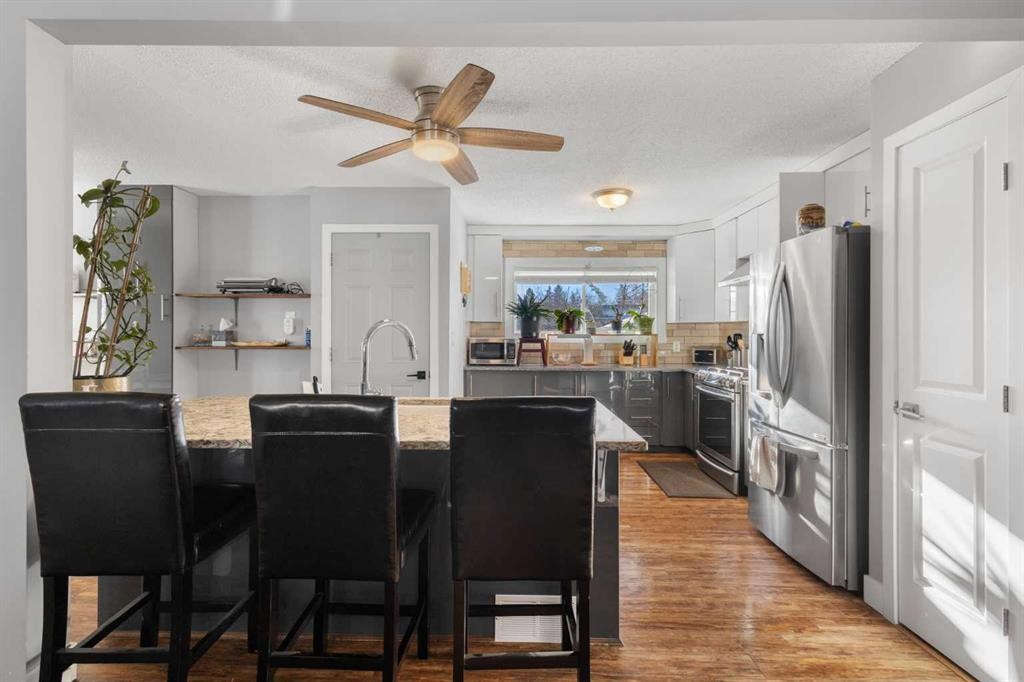 380 Maddock Crescent Ne, Calgary, AB - Indoor