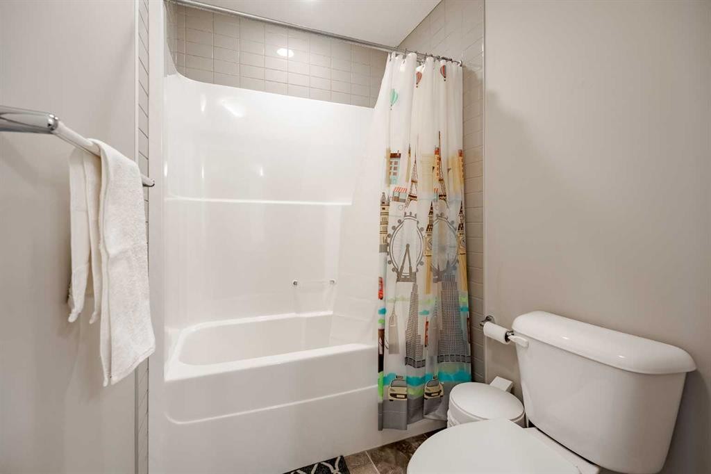 355 Evanston Way Nw, Calgary, AB - Indoor Photo Showing Bathroom