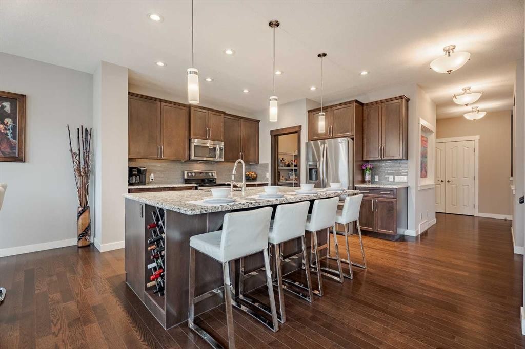355 Evanston Way Nw, Calgary, AB - Indoor Photo Showing Kitchen With Upgraded Kitchen
