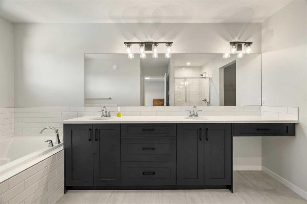 40 West Grove Link Sw, Calgary, AB - Indoor Photo Showing Bathroom