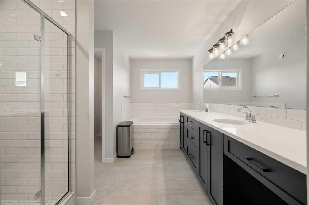 40 West Grove Link Sw, Calgary, AB - Indoor Photo Showing Bathroom