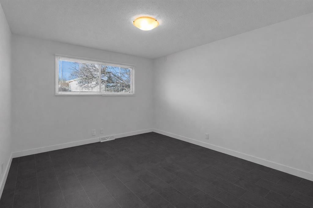 6312 Thorncliffe Drive Nw, Calgary, AB - Indoor Photo Showing Other Room