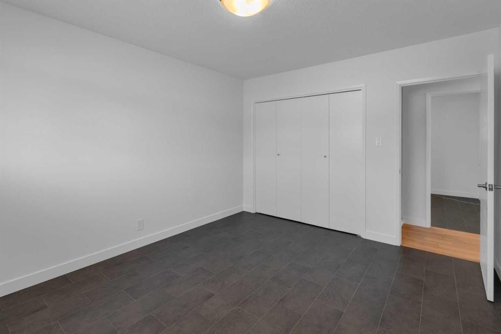 6312 Thorncliffe Drive Nw, Calgary, AB - Indoor Photo Showing Other Room
