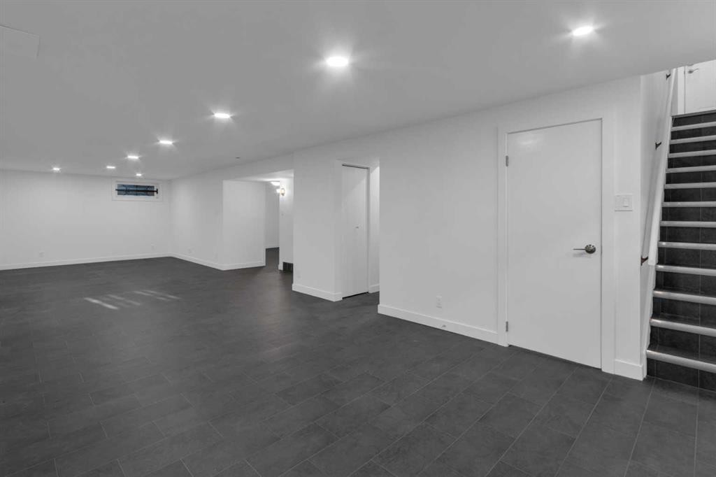 6312 Thorncliffe Drive Nw, Calgary, AB - Indoor Photo Showing Other Room