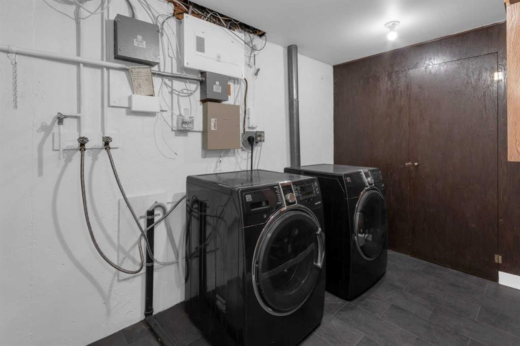 6312 Thorncliffe Drive Nw, Calgary, AB - Indoor Photo Showing Laundry Room