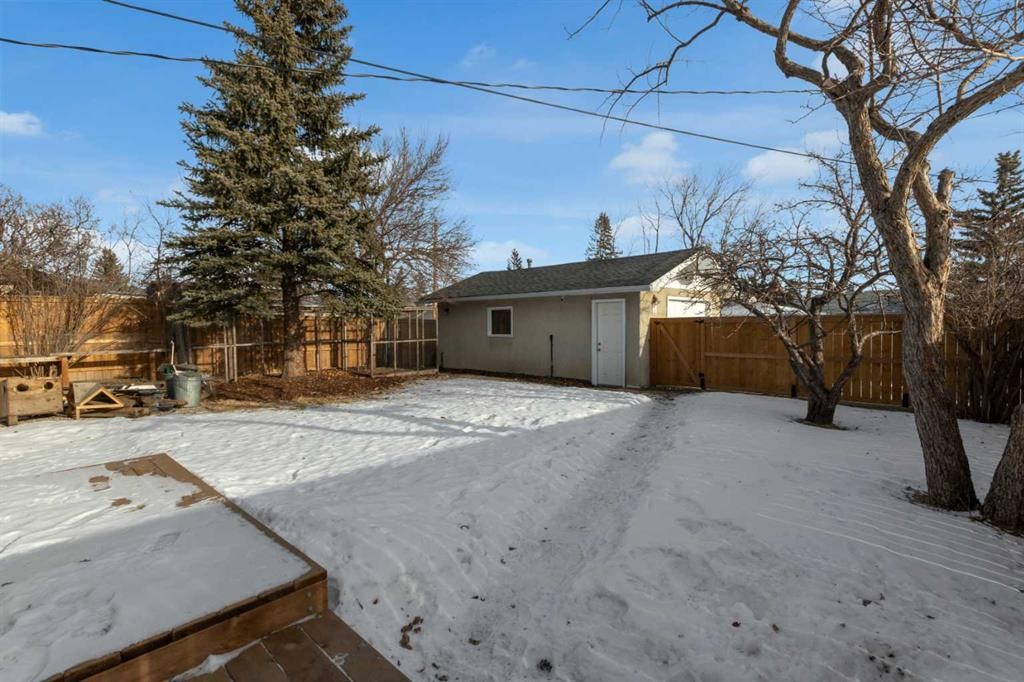 6312 Thorncliffe Drive Nw, Calgary, AB - Outdoor
