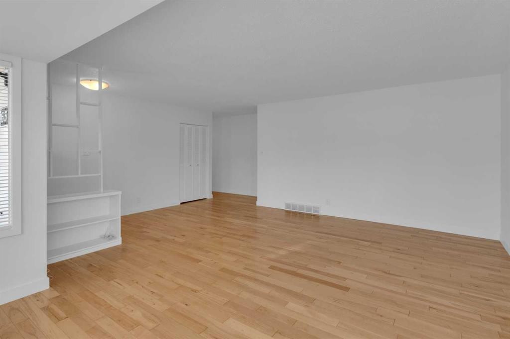 6312 Thorncliffe Drive Nw, Calgary, AB - Indoor Photo Showing Other Room
