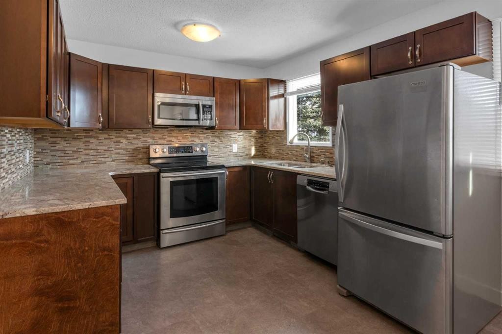 6312 Thorncliffe Drive Nw, Calgary, AB - Indoor Photo Showing Kitchen With Stainless Steel Kitchen
