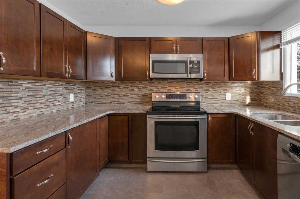 6312 Thorncliffe Drive Nw, Calgary, AB - Indoor Photo Showing Kitchen With Stainless Steel Kitchen With Double Sink