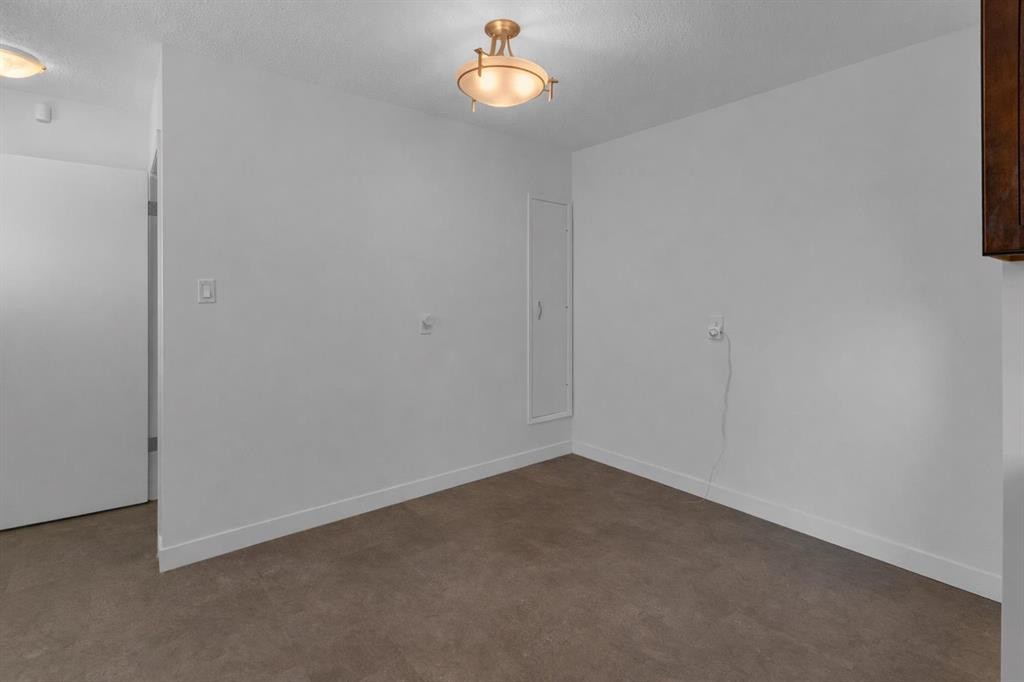 6312 Thorncliffe Drive Nw, Calgary, AB - Indoor Photo Showing Other Room