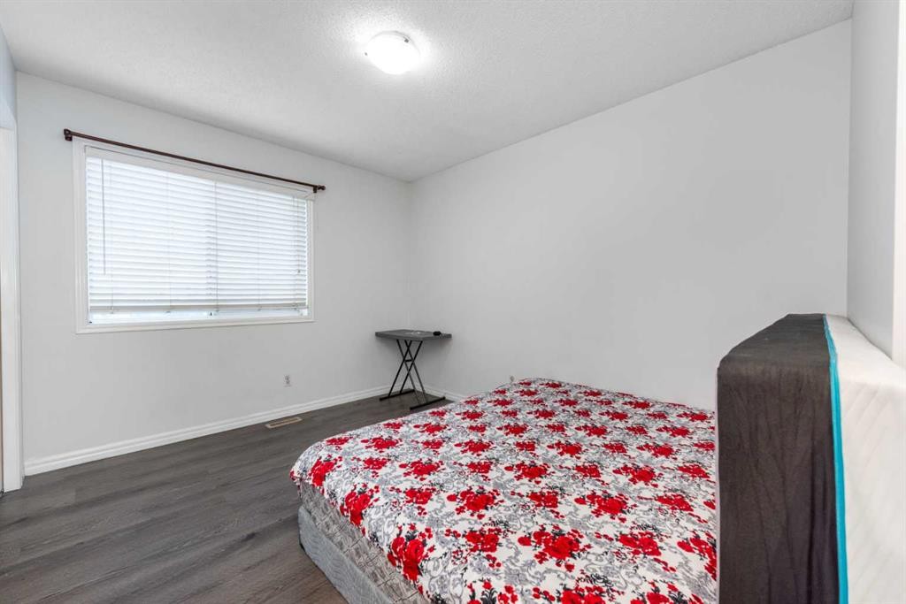 185 Skyview Ranch Drive Ne, Calgary, AB - Indoor Photo Showing Bedroom