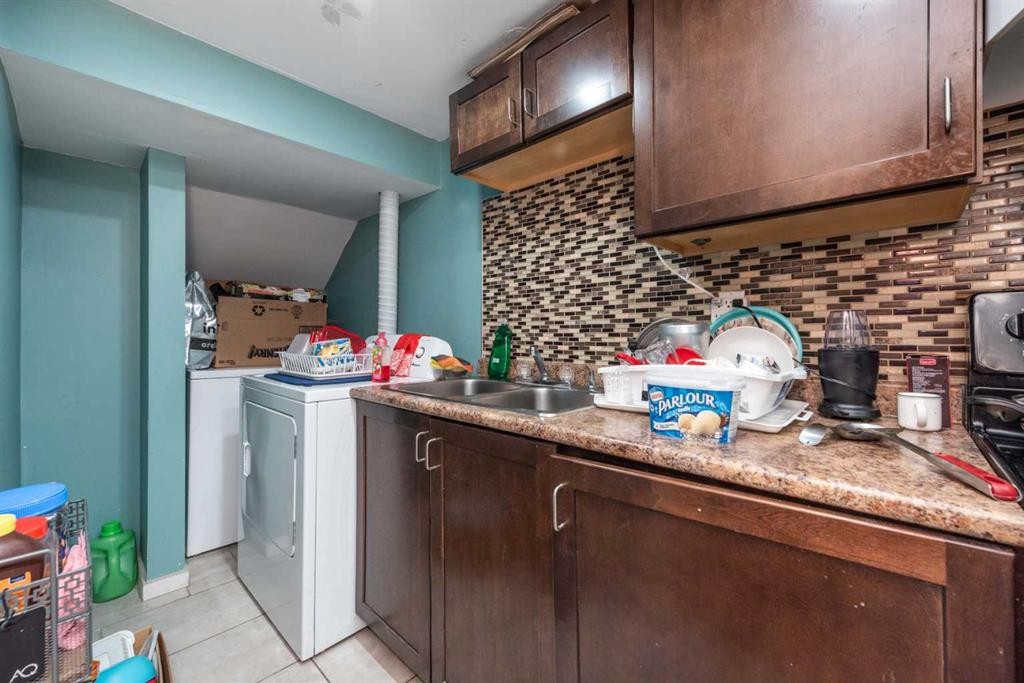 185 Skyview Ranch Drive Ne, Calgary, AB - Indoor Photo Showing Laundry Room