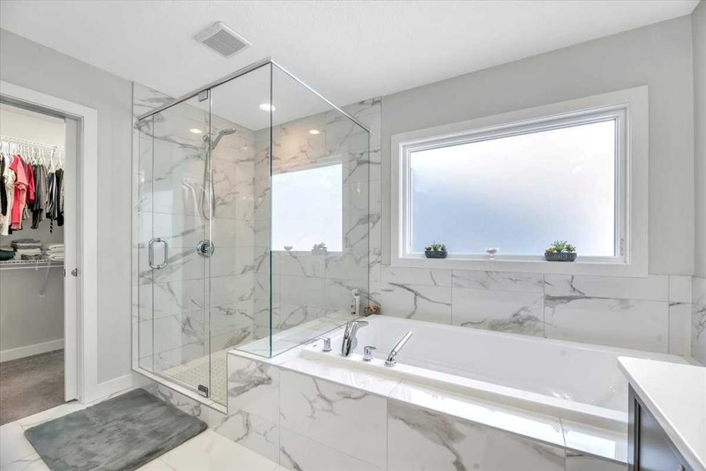 81 Legacy Woods Place Se, Calgary, AB - Indoor Photo Showing Bathroom