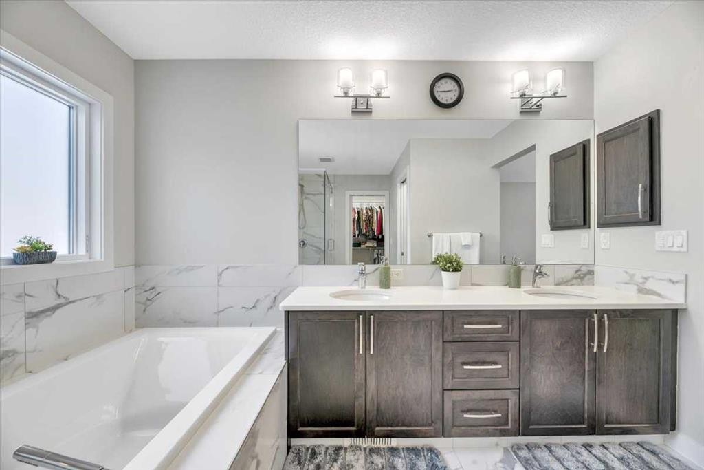 81 Legacy Woods Place Se, Calgary, AB - Indoor Photo Showing Bathroom