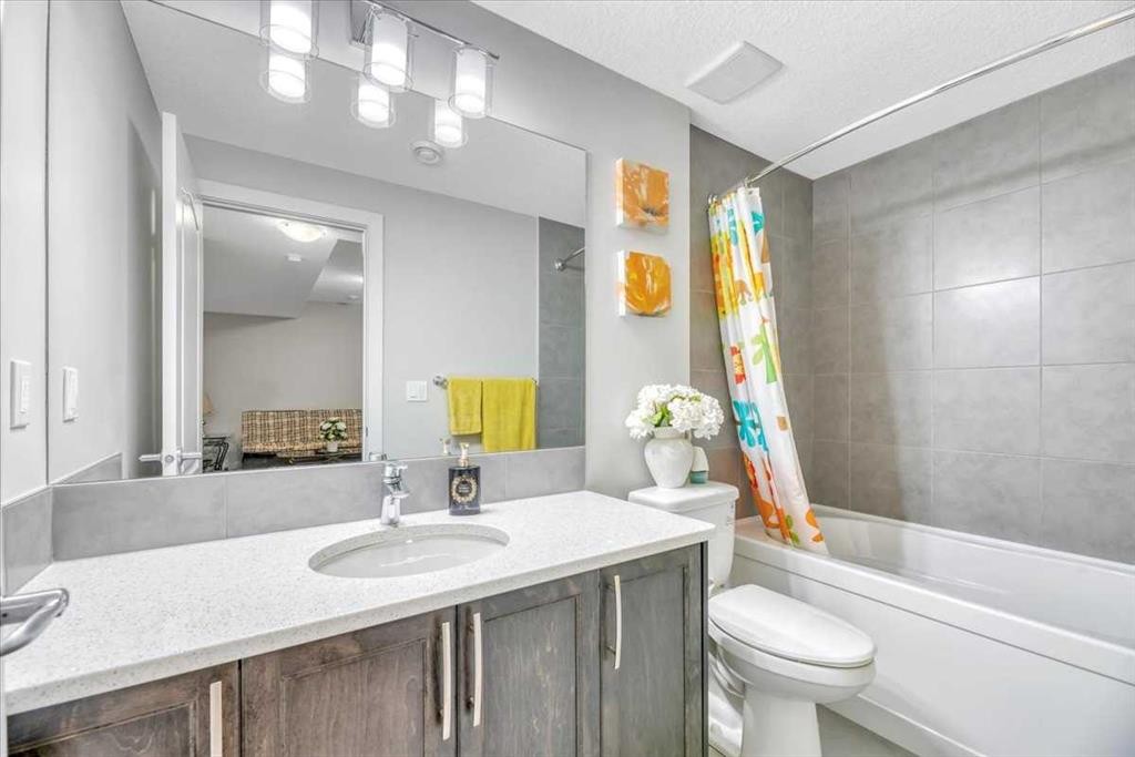 81 Legacy Woods Place Se, Calgary, AB - Indoor Photo Showing Bathroom