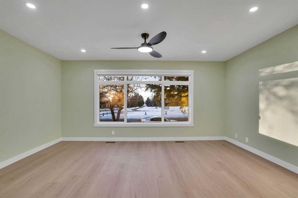 3908 49 Street Ne, Calgary, AB - Indoor Photo Showing Other Room