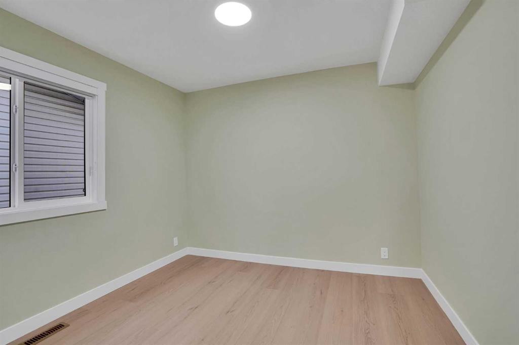 3908 49 Street Ne, Calgary, AB - Indoor Photo Showing Other Room