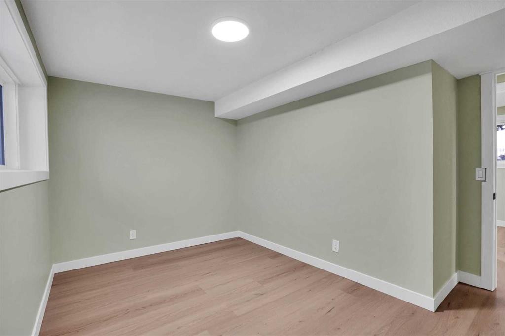 3908 49 Street Ne, Calgary, AB - Indoor Photo Showing Other Room
