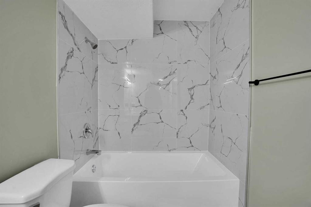 3908 49 Street Ne, Calgary, AB - Indoor