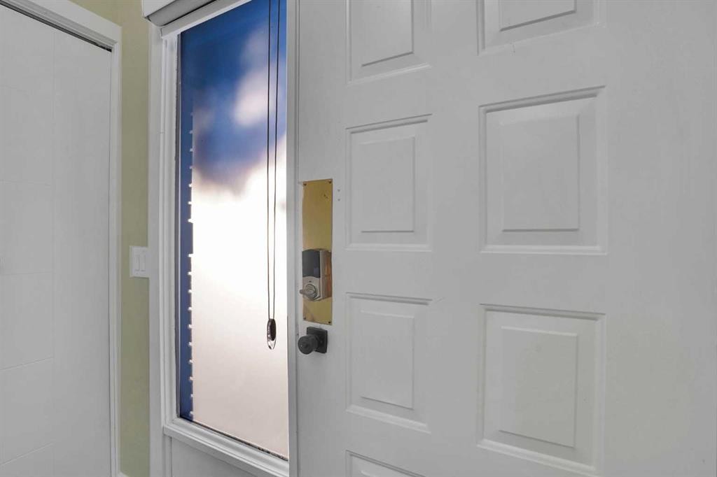 3908 49 Street Ne, Calgary, AB - Indoor Photo Showing Other Room