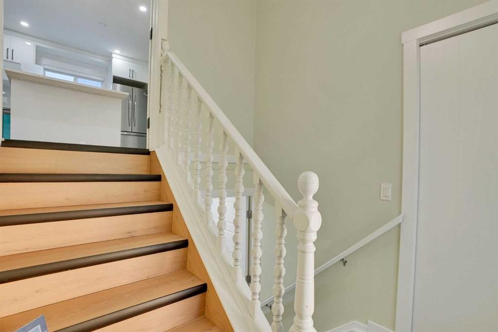 3908 49 Street Ne, Calgary, AB - Indoor Photo Showing Other Room