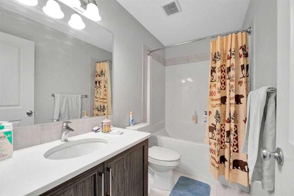 103 Dawson Harbour Hill, Chestermere, AB - Indoor Photo Showing Bathroom