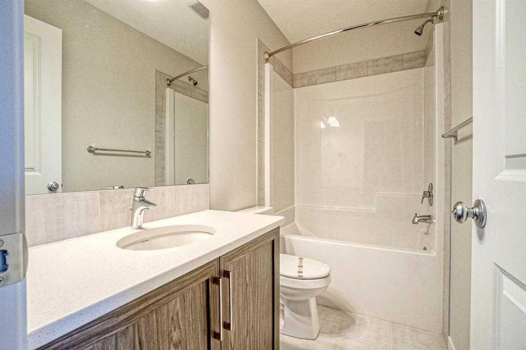 103 Dawson Harbour Hill, Chestermere, AB - Indoor Photo Showing Bathroom