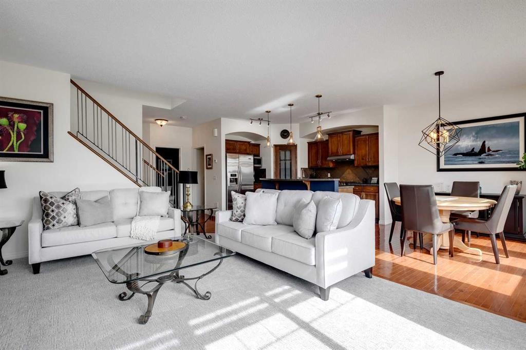 15 Copperfield Close Se, Calgary, AB - Indoor Photo Showing Living Room