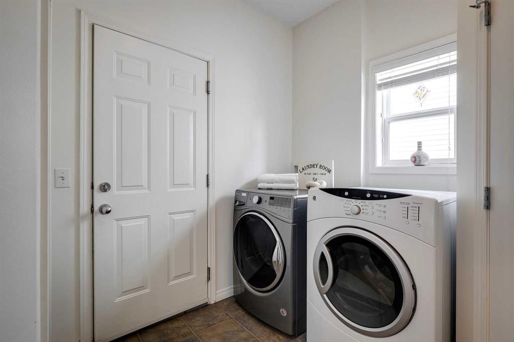 15 Copperfield Close Se, Calgary, AB - Indoor Photo Showing Laundry Room
