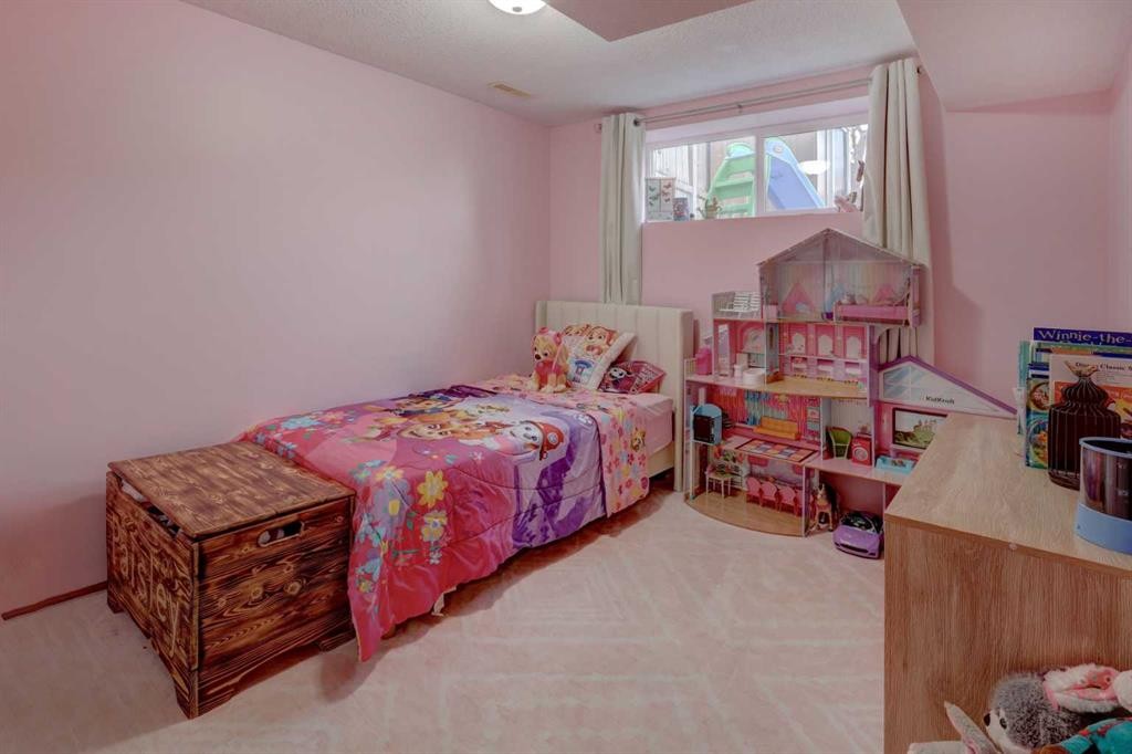 1421 Strathcona Way, Strathmore, AB - Indoor Photo Showing Bedroom