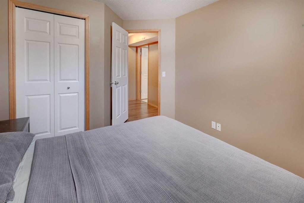 1421 Strathcona Way, Strathmore, AB - Indoor Photo Showing Bedroom