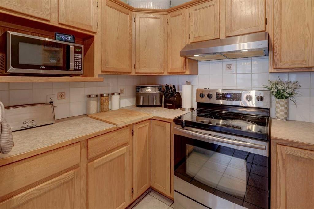 1421 Strathcona Way, Strathmore, AB - Indoor Photo Showing Kitchen