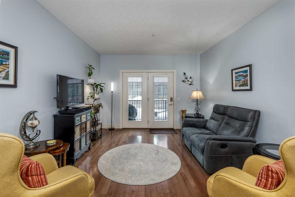 116-77 George Fox Trail, Cochrane, AB - Indoor Photo Showing Living Room