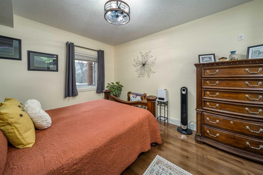 116-77 George Fox Trail, Cochrane, AB - Indoor Photo Showing Bedroom