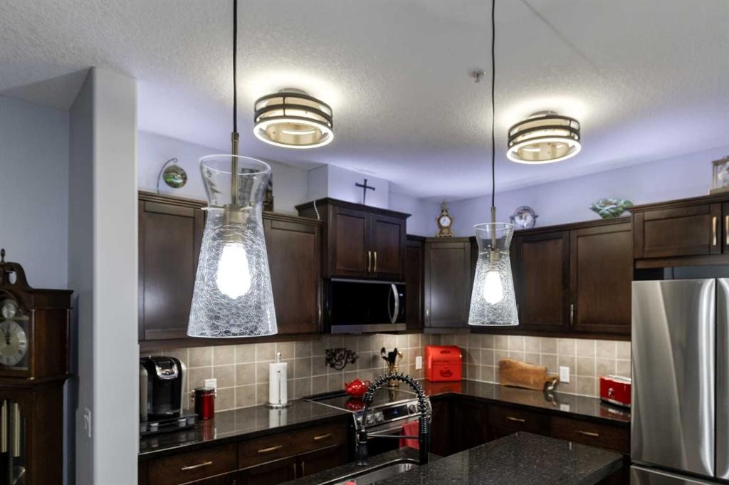 116-77 George Fox Trail, Cochrane, AB - Indoor Photo Showing Kitchen With Upgraded Kitchen