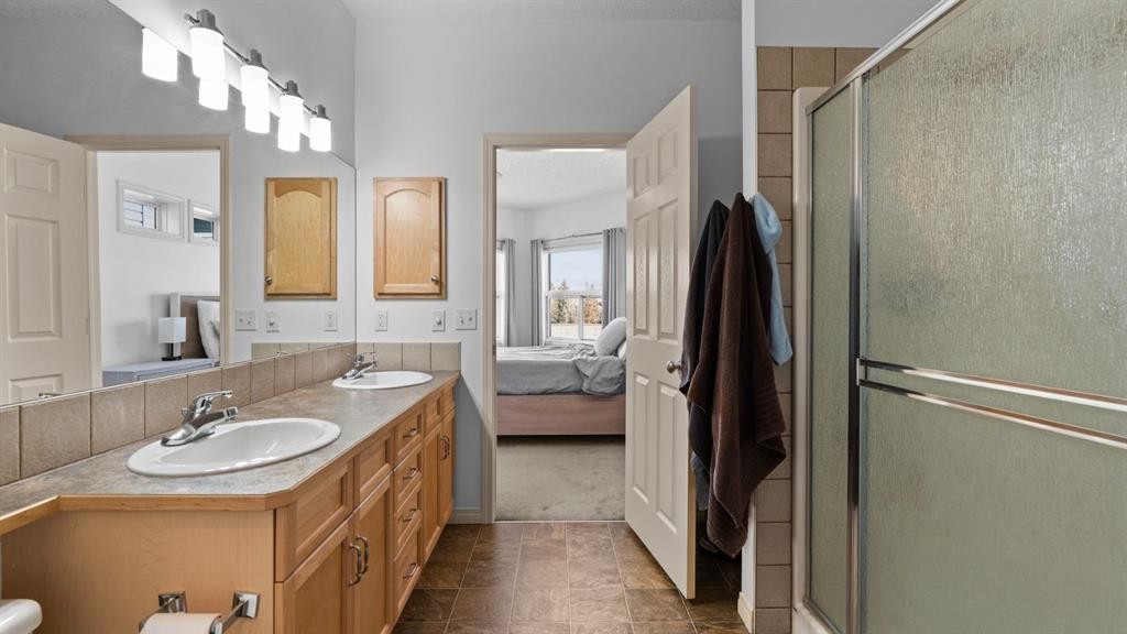 166 Bridlecrest Boulevard Sw, Calgary, AB - Indoor Photo Showing Bathroom