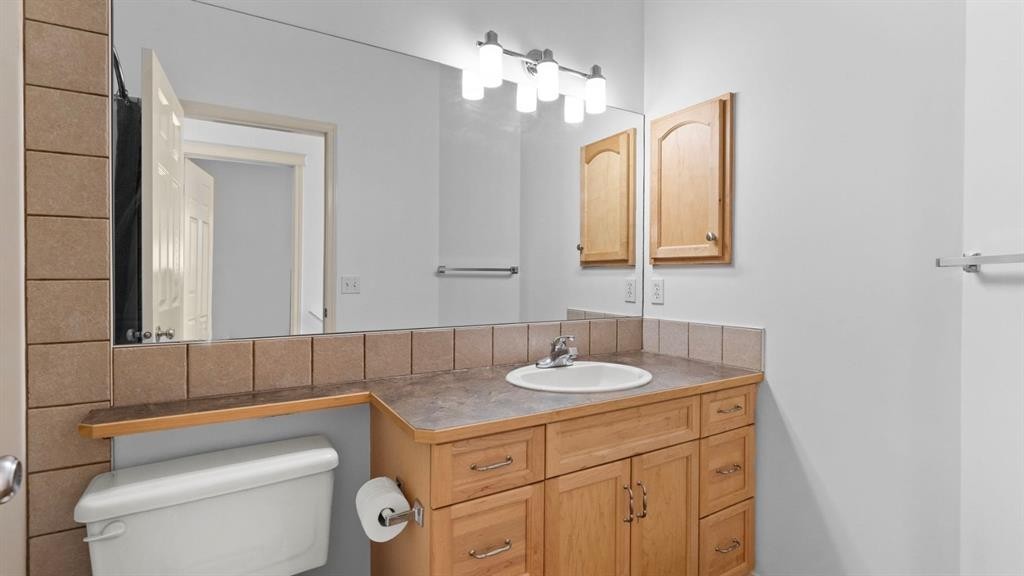166 Bridlecrest Boulevard Sw, Calgary, AB - Indoor Photo Showing Bathroom