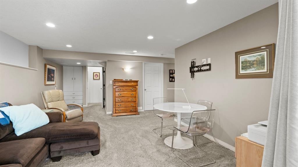 166 Bridlecrest Boulevard Sw, Calgary, AB - Indoor