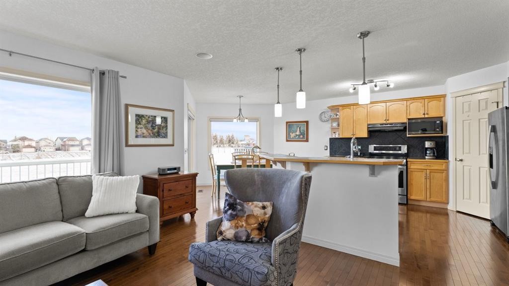 166 Bridlecrest Boulevard Sw, Calgary, AB - Indoor